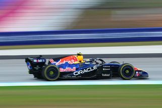 Formule 1 za miliardy zamrzla jako staré Windows. Bizarní blamáž ukázala odvrácenou stranu nové hybridní techniky - Garáž.cz